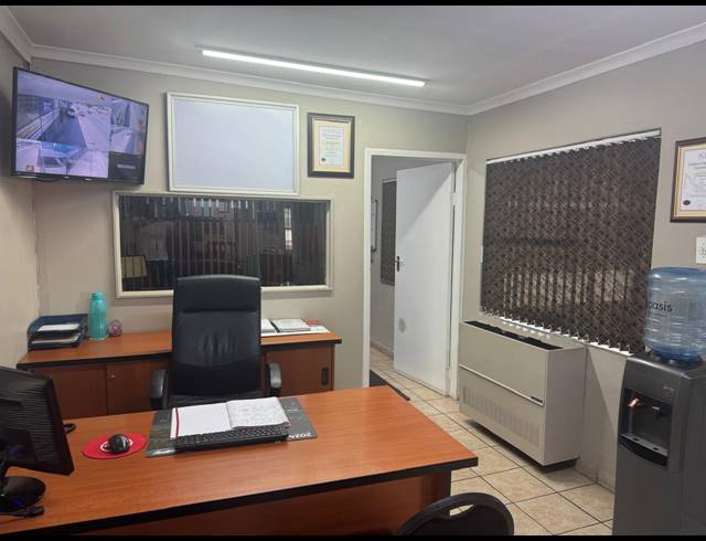 1,981M² BUSINESS FOR SALE IN BOKSBURG CENTRAL